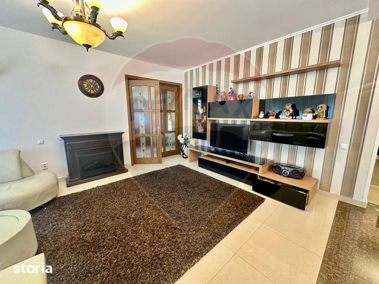 Casă cu 6 camere cu Teren 1180 Mp în Râfov