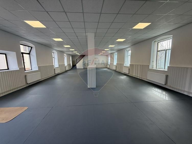 Birou, de 200 mp, în Central