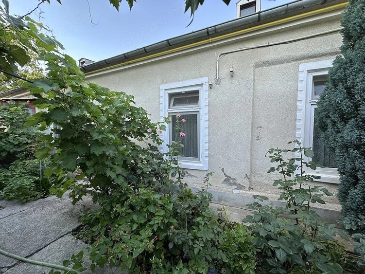 Casă cu 4 camere cu Teren 680 Mp în Central