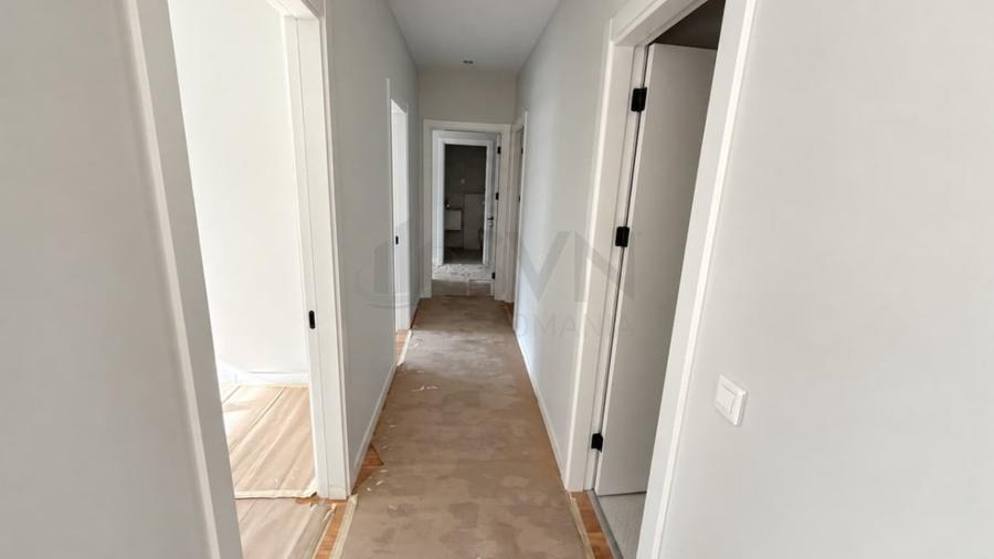 Apartament cu 5 camere decomandat în Băneasa