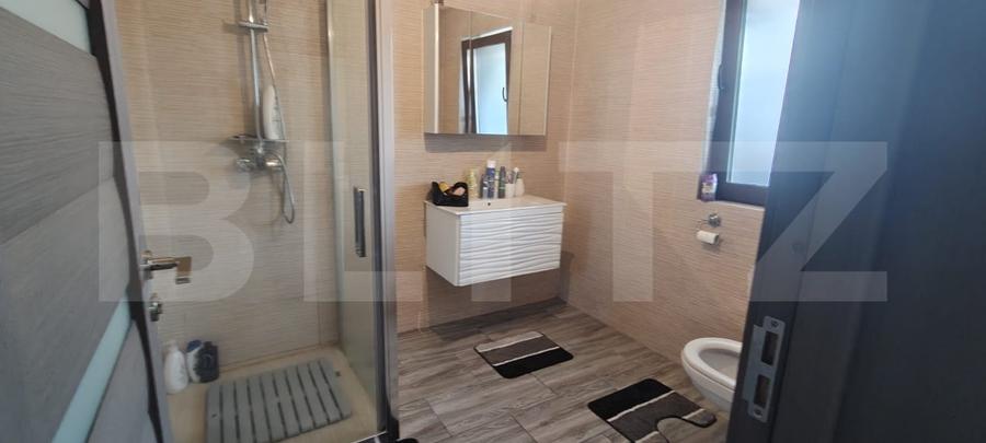 Casă individuală cu 5 camere cu Teren 420 Mp în Exterior Est