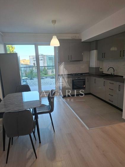 Apartament cu 3 camere semidecomandat, mobilat în Nord
