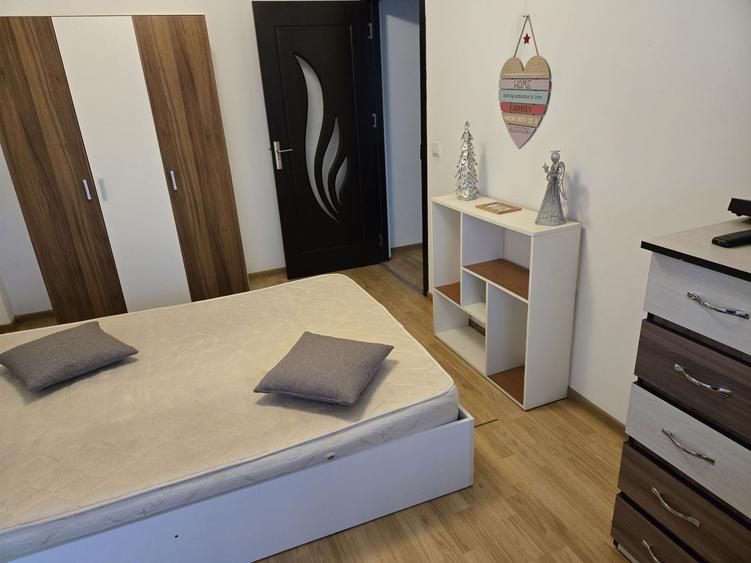 Apartament cu 3 camere decomandat în Valea Moșneagului