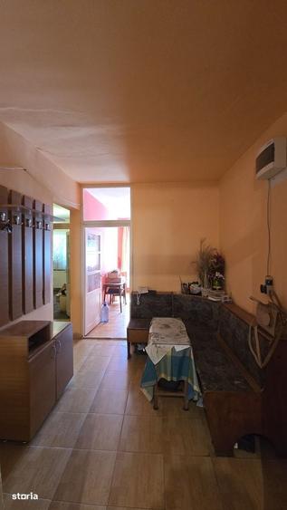 Apartament cu 3 camere decomandat în Vitrometan