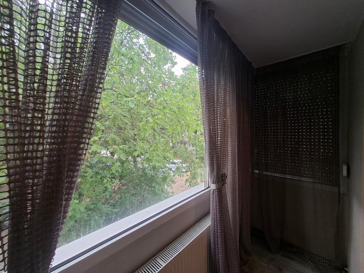 Apartament cu 4 camere decomandat în Aradului