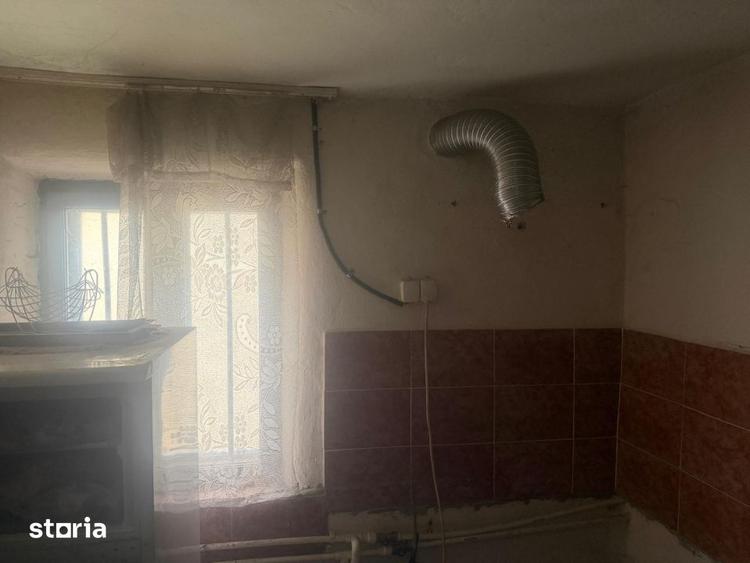 Casă cu 2 camere cu Teren 1000 Mp în Central