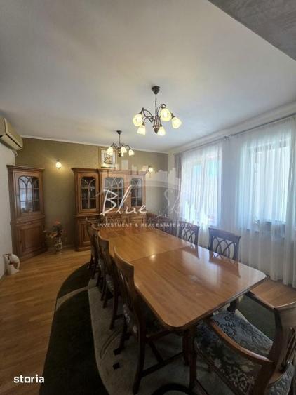 Casă cu 6 camere cu Teren 1642 Mp în Central