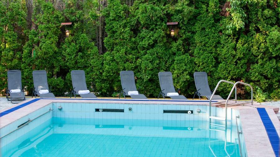 Casă cu 4 camere cu Teren 10000 Mp în Breaza de Sus