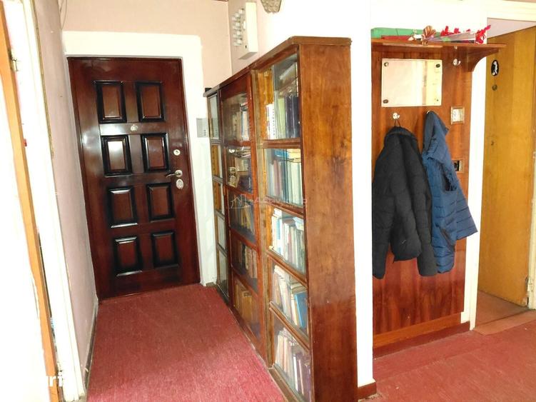 Apartament cu 3 camere decomandat în Traian