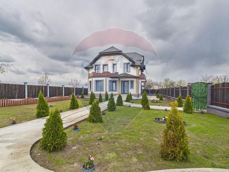 Casă individuală cu 5 camere cu Teren 457 Mp în Dobreni