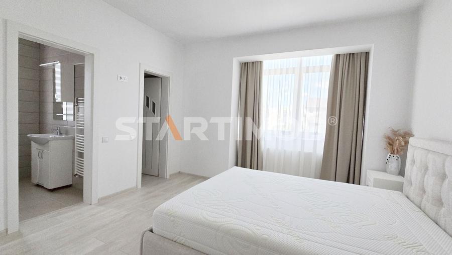 Apartament cu 3 camere decomandat, mobilat în Tractorul