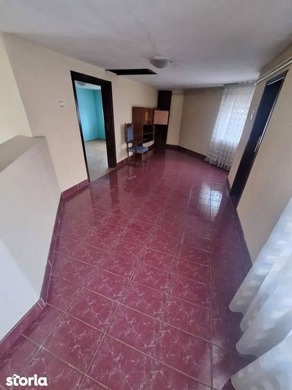 Casa cu teren ideala pentru spa?ii comerciale / birouri Sector 4 - 12