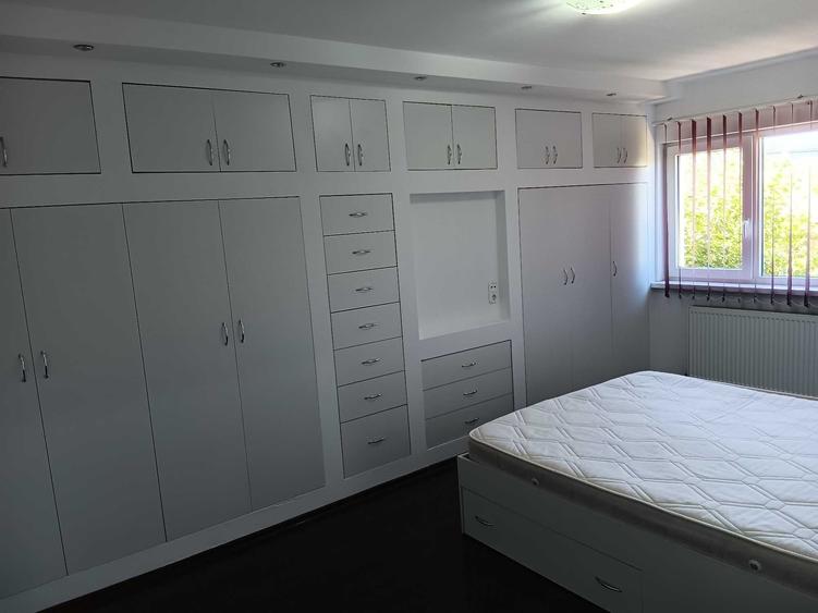 Apartament cu 3 camere decomandat în Vitrometan
