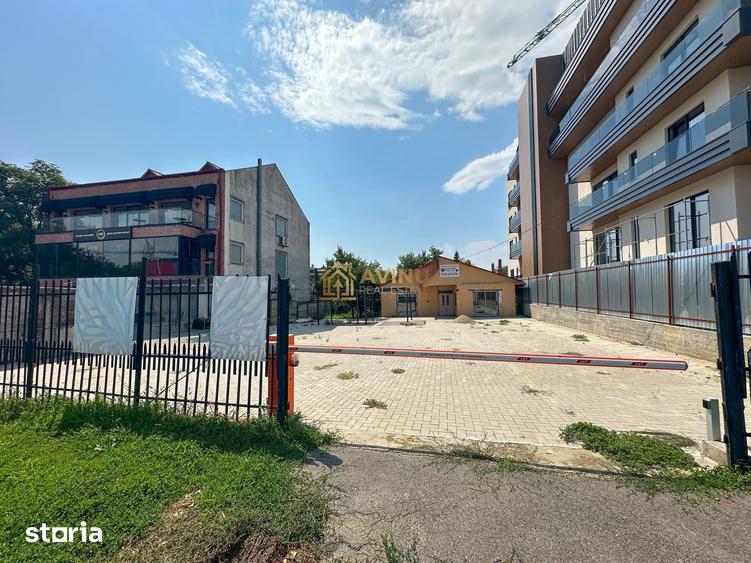 Spațiu comercial, de 1,000 mp, în Central