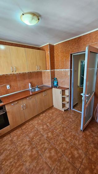 Apartament cu 3 camere decomandat în Est