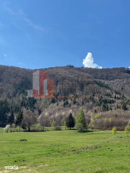 Teren de 1436 mp, în Bran