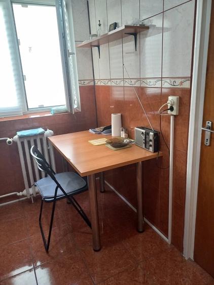 Apartament cu 3 camere decomandat în Valea Oltului