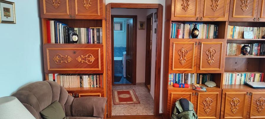 Apartament cu 3 camere semidecomandat, mobilat în Capitol