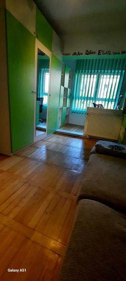 Apartament cu 3 camere decomandat în Aradului