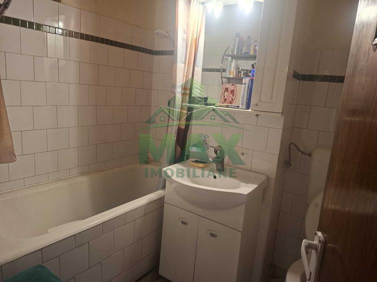Apartament cu 3 camere decomandat în Vest