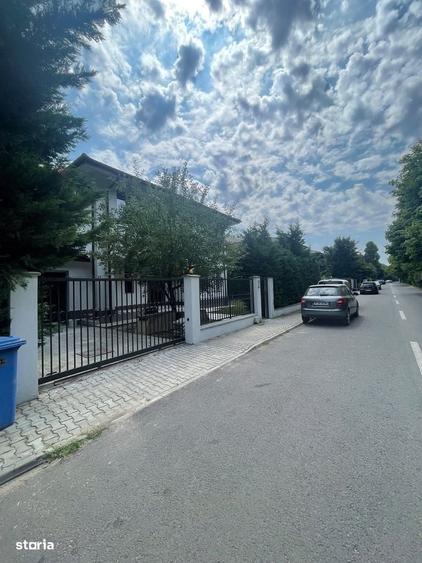 Casă cu 4 camere în Iancu Nicolae