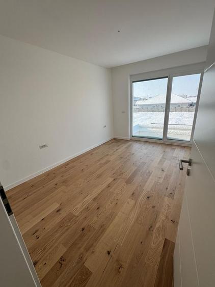 Duplex cu 5 camere cu Canalizare în Dumbrăvița