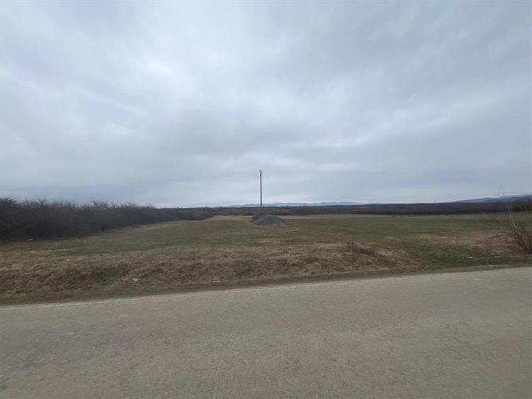 Teren extravilan de 16760 mp, în Periferie