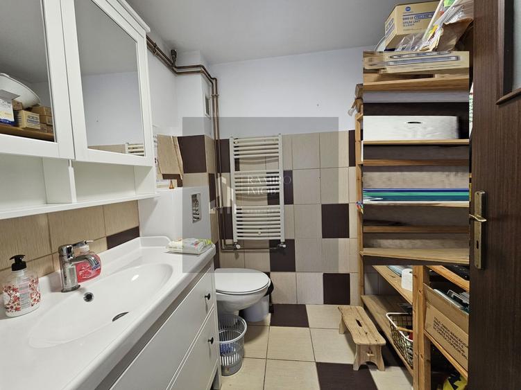 Casă individuală cu 5 camere cu Canalizare în Tineretului
