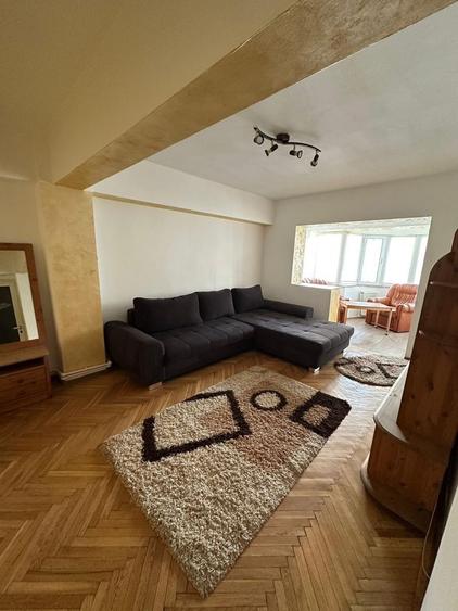 Apartament cu 3 camere decomandat în Exterior Vest