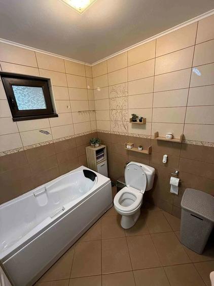 Casă cu Teren 303 Mp în Poarta Albă