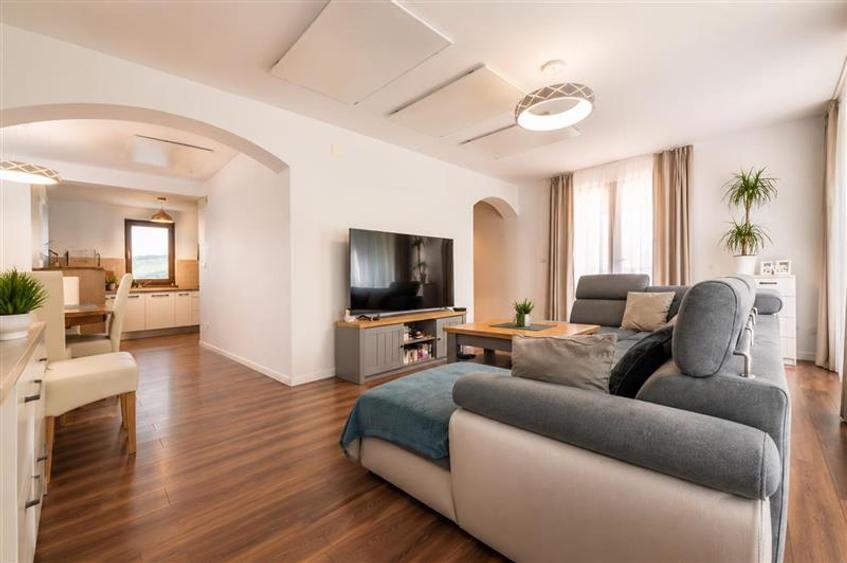Hotel/Pensiune, de 330 mp, în Exterior Est