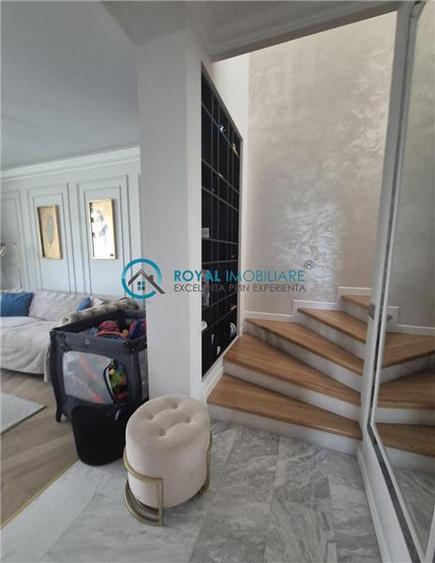 Duplex cu 5 camere cu Piscina în Păulești