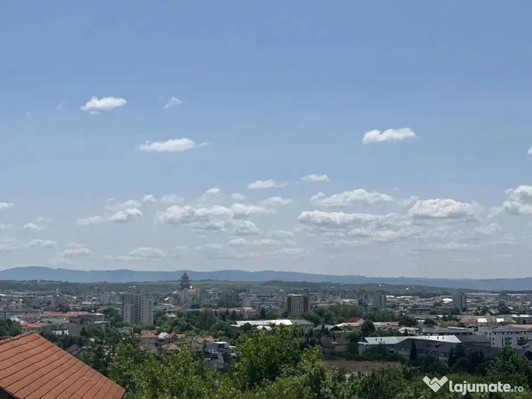 Teren de 886 mp, în Valea Roșie