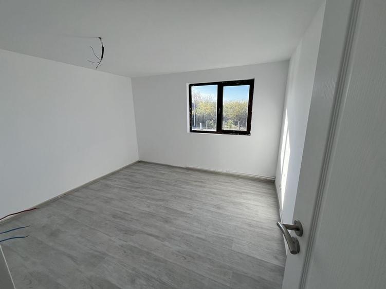 Casă cu 4 camere în Uiești