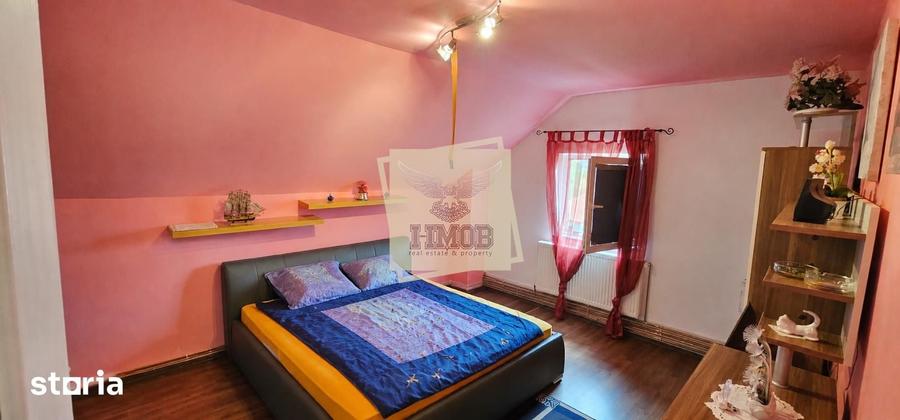 Casă cu 6 camere decomandat cu Teren 935 Mp în Central