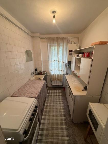 Apartament cu 2 camere semidecomandat în Craiovița Nouă