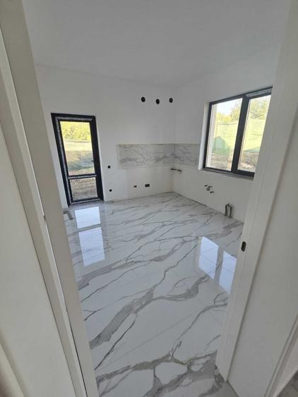 Casă cu 4 camere în Exterior Vest
