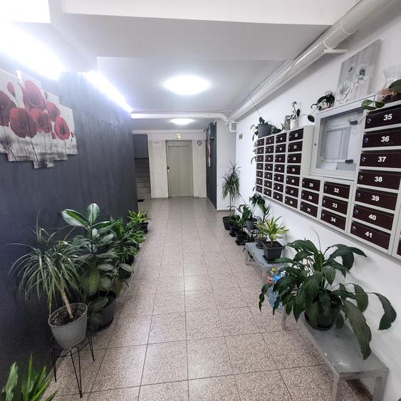 Apartament cu 3 camere decomandat în Berceni