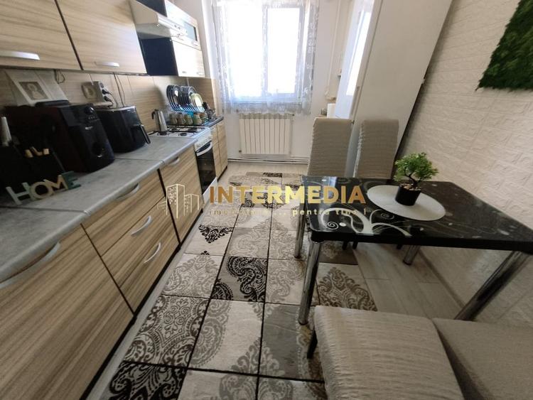 Apartament cu 2 camere semidecomandat, mobilat în Cetate
