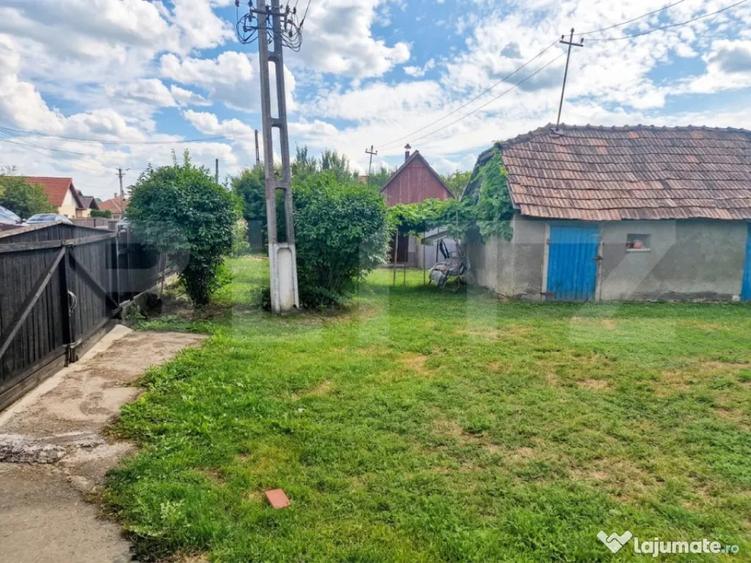Casă cu 2 camere cu Teren 8290 Mp în Iclod