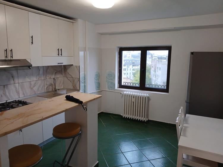 Apartament cu 3 camere decomandat, mobilat în Unirii