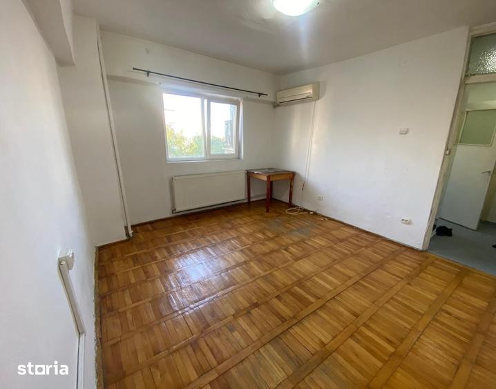Garsonieră decomandată în Central