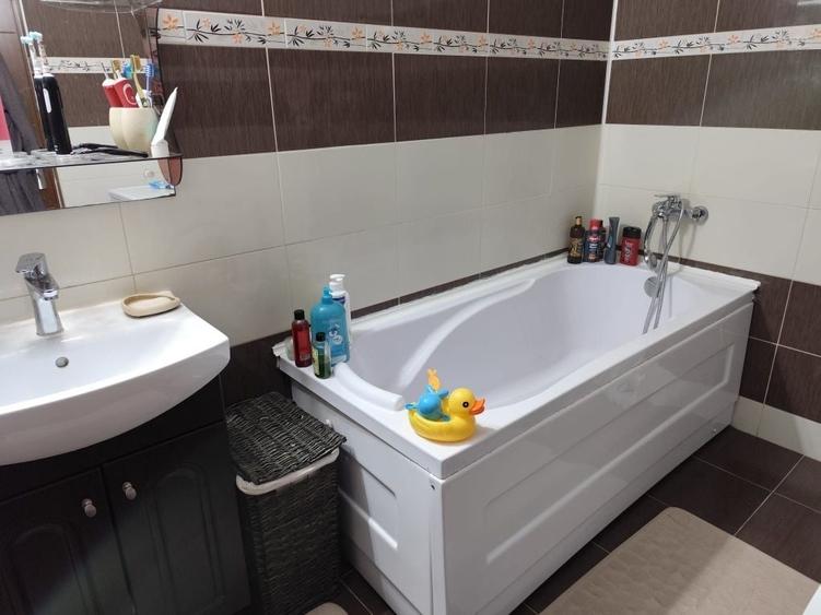 Apartament cu 3 camere în Florești