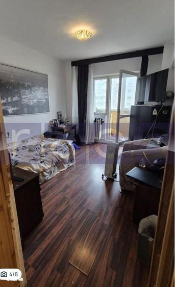Apartament cu 4 camere semidecomandat în Crângași