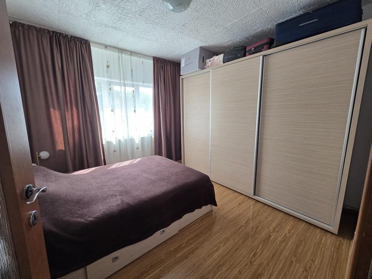 Apartament cu 2 camere semidecomandat în Craiovița Nouă