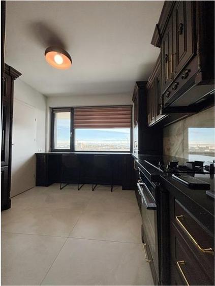 Penthouse cu 3 camere decomandat, mobilat în Tractorul