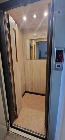 Apartament cu 2 camere decomandat în Trocadero