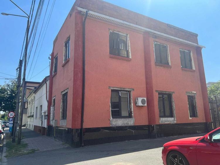 Casă cu 4 camere în Ultracentral