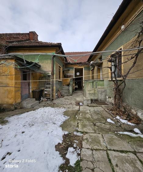 Casă cu 4 camere în Central