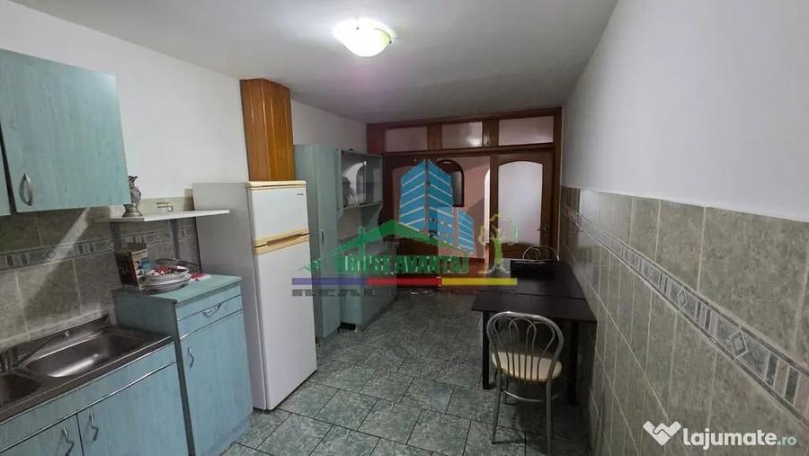 Apartament cu 3 camere decomandat în Brăilei